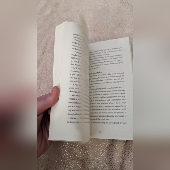 Life Is Messy Book by Matthew Kelly 2021, Paperback - Picture 2 of 4